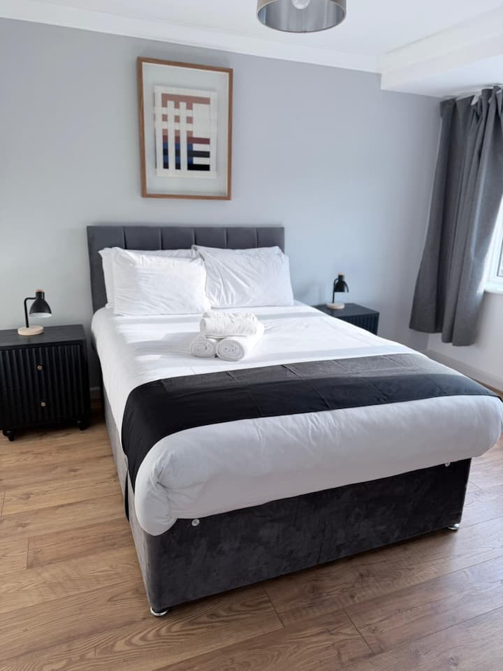 Spacious Windsor House 5b - 4 En-suites -Sleeps 10 - 溫莎