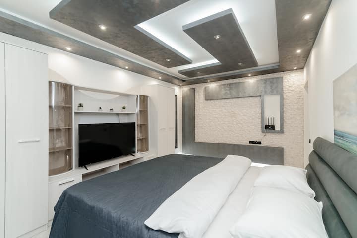 Family White Apartants-three Bedrooms. - Moldova