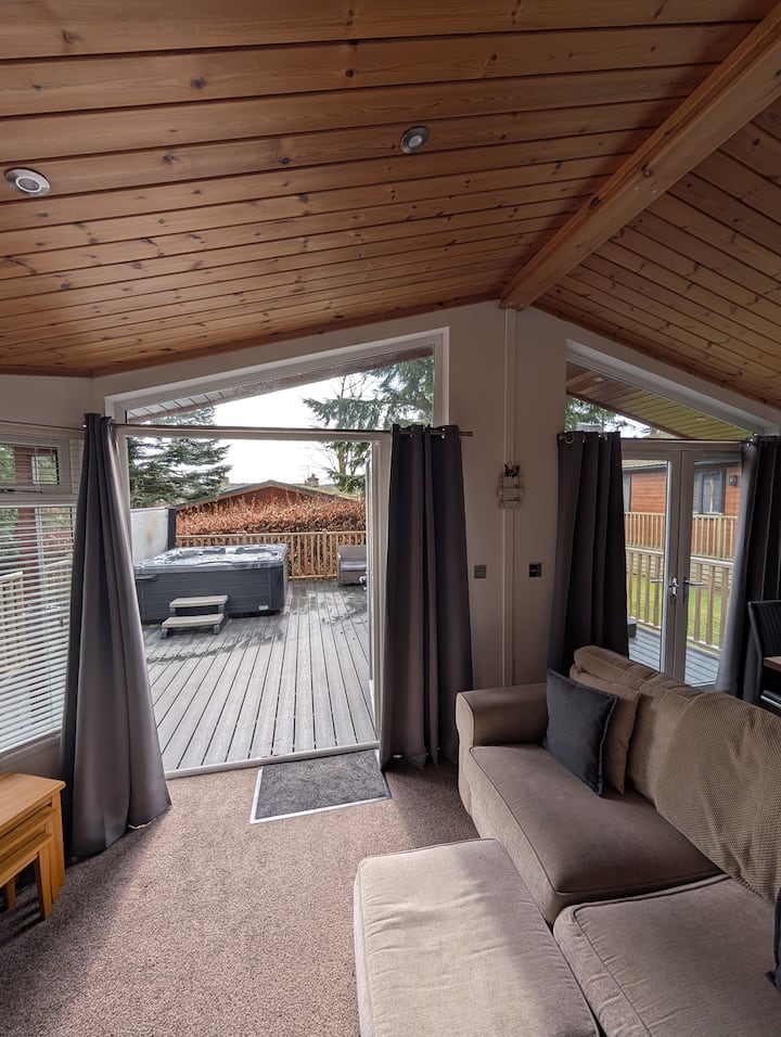 Hot Tub 3 Bed Lodge - Fallbarrow - Lake Windermere - Windermere