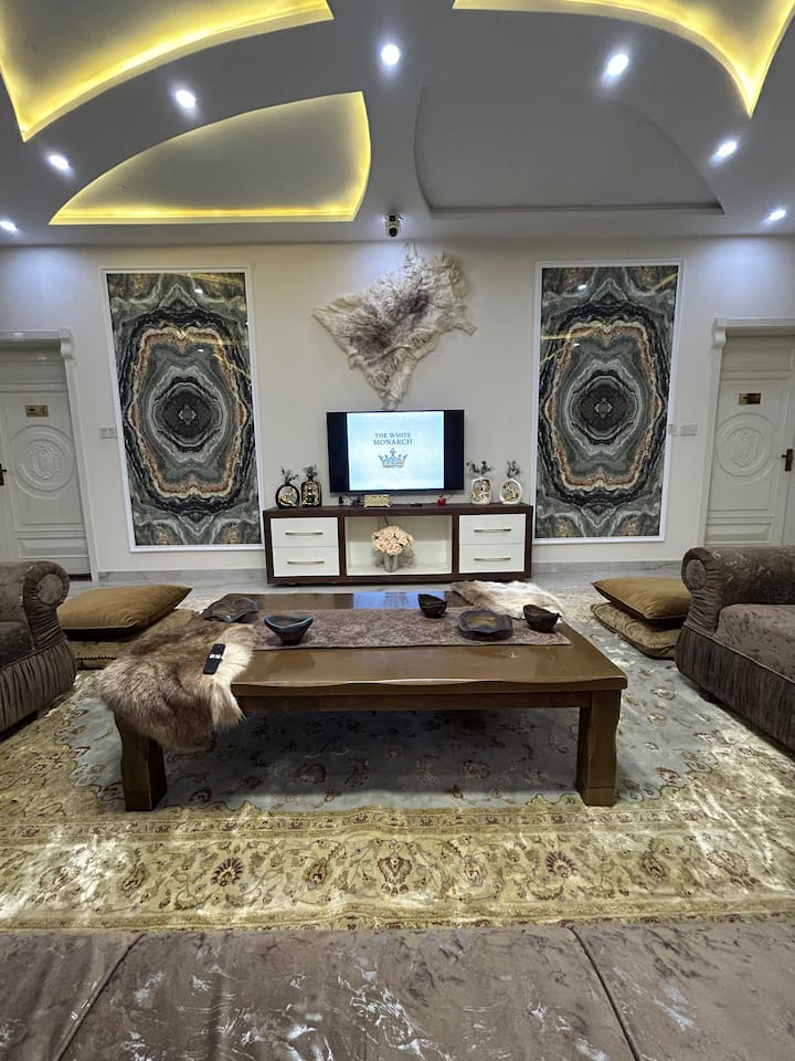 The White Monarch An Entire 7bhk Mansion 2.5 Kanal - Pakistan