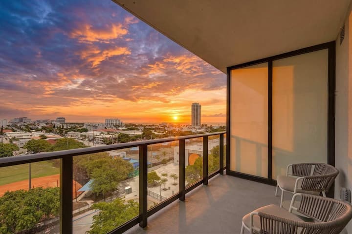 Steps From The Beach – Stylish Condo With Pool - Miami Beach