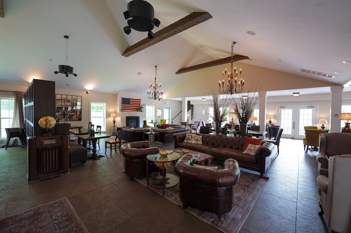 1br Apt | Full Kitchen | River | Pool | Woodstock - Woodstock, VT