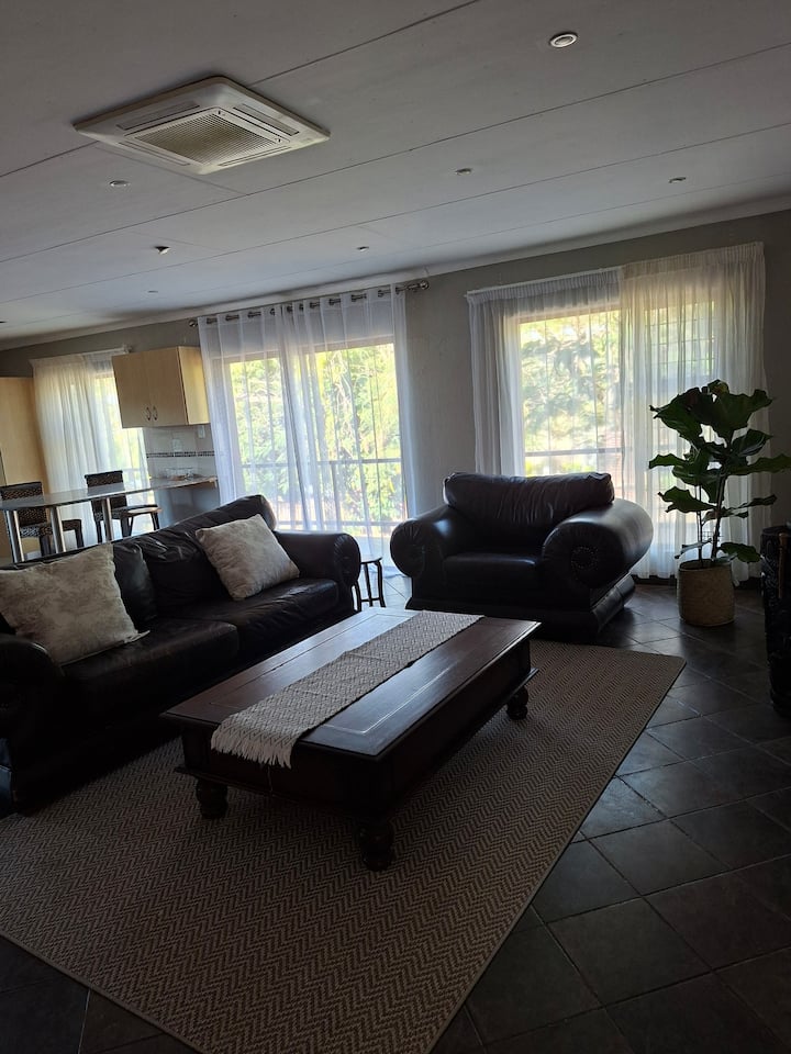 Apartment. Sonhuwel No Loadshedding. Wifi, Parking - Mbombela