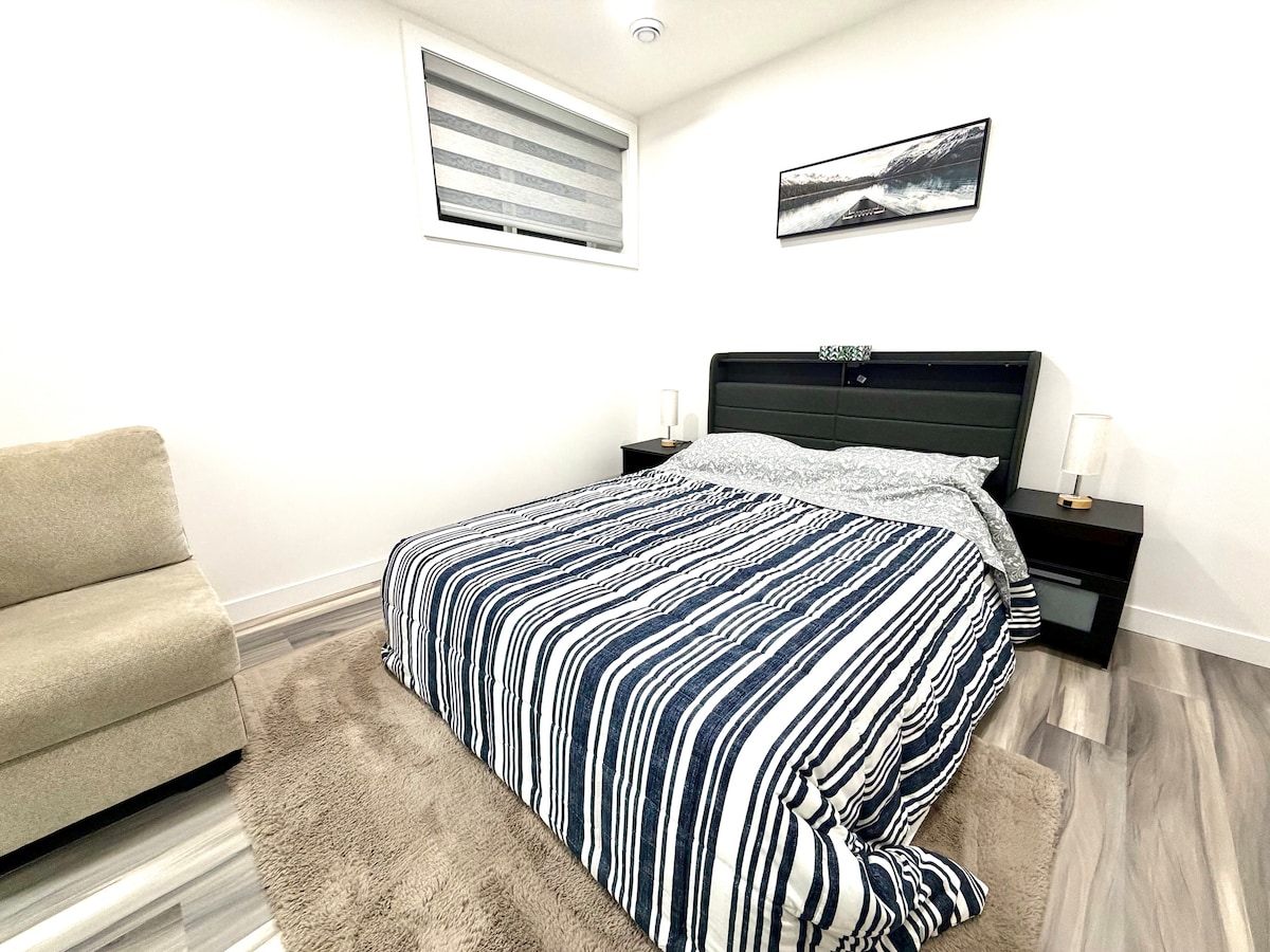 Bedroom 1 — queen bed