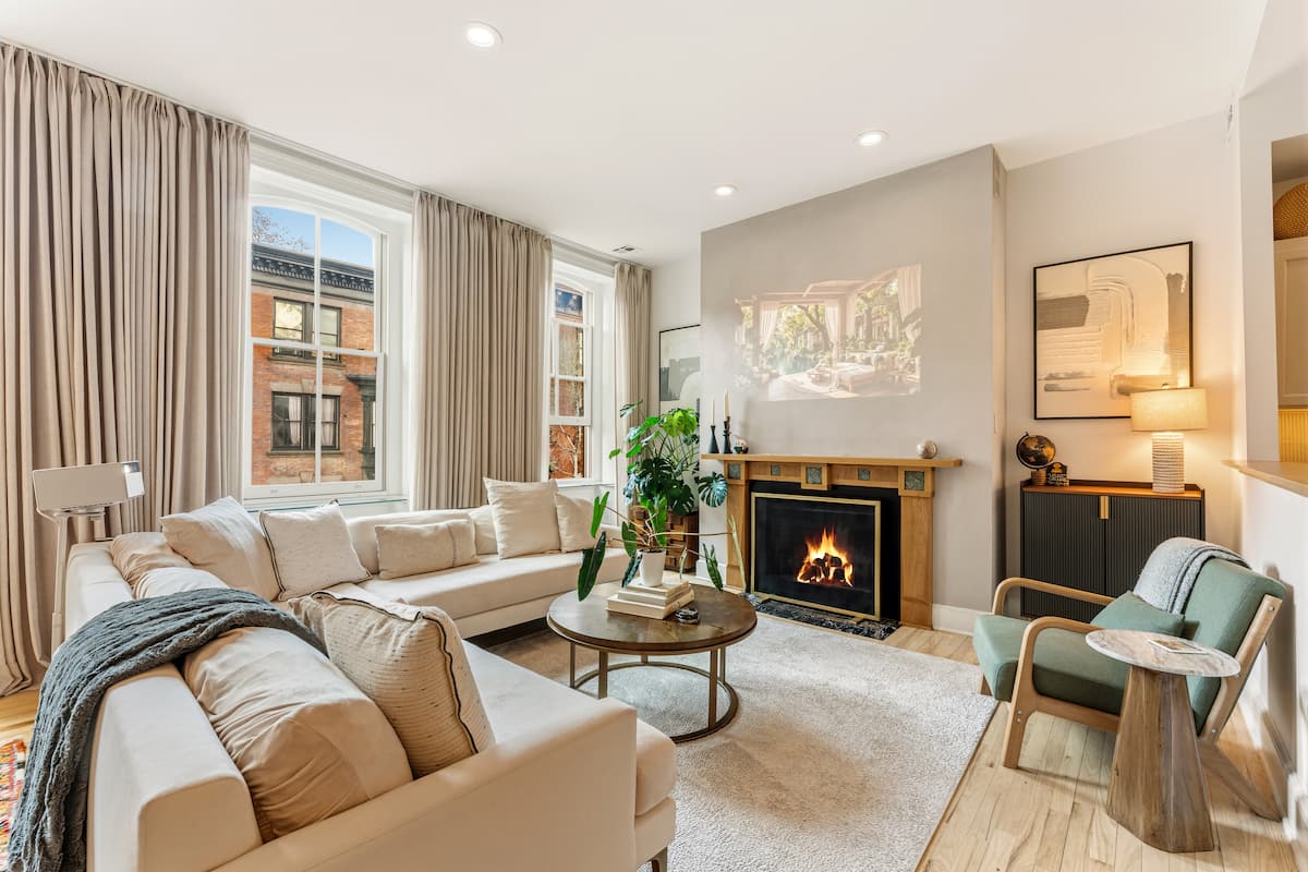 Rittenhouse Gem | Luxe 2BD 2.5BA Near the Square — Philadelphia, PA