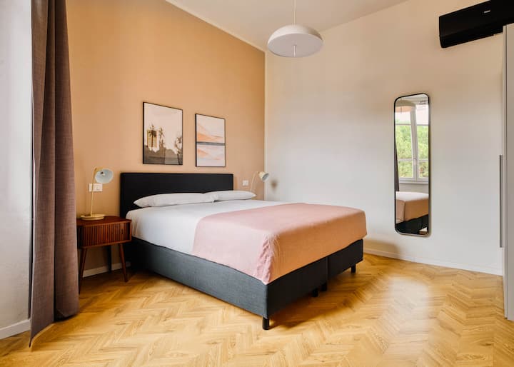 Florence Via Guelfa | 1-br Apartment + Sofa Bed Lt - Florence