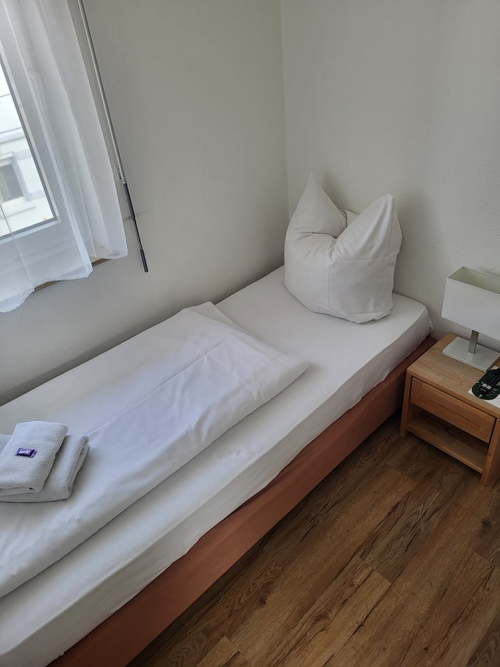 Kleines Einzelzimmer Im 2. Stock Mit Dusche Und Wc - Stuttgart