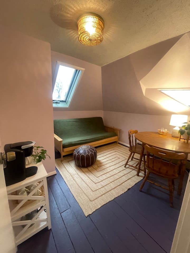The Phoenix Nest - 3rd Floor Suite In Oberlin - Oberlin, OH