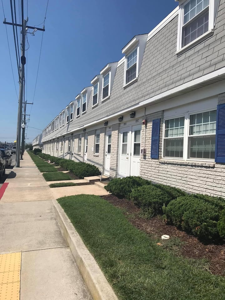 1 Br Condo, Ocmd-great Location, 1.5 Blk To Beach - Ocean City, MD