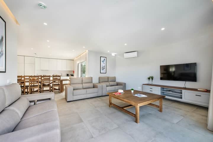Luxury Strip Villa Margarida W/ Hot Tub, Albufeira - Albufeira