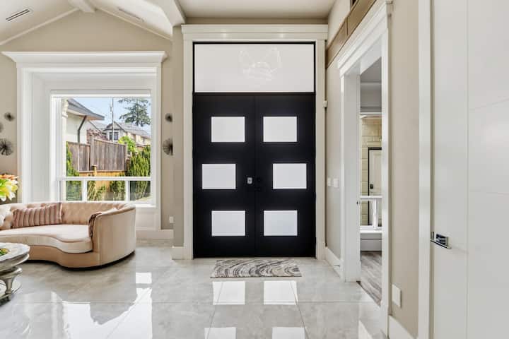 Large Family Home Complete Privacy Surrey Central - New Westminster