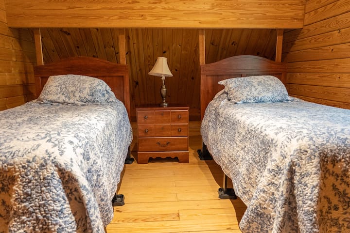 2nd floor, loft bedroom