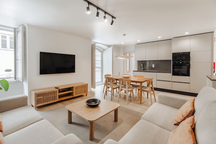 A1 + A2 NOVOS | 2 Apts | Renovados na Bica! Centro