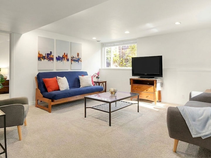 Two Bedroom Close To Water Taxi To Stadiums - Bainbridge Island, WA