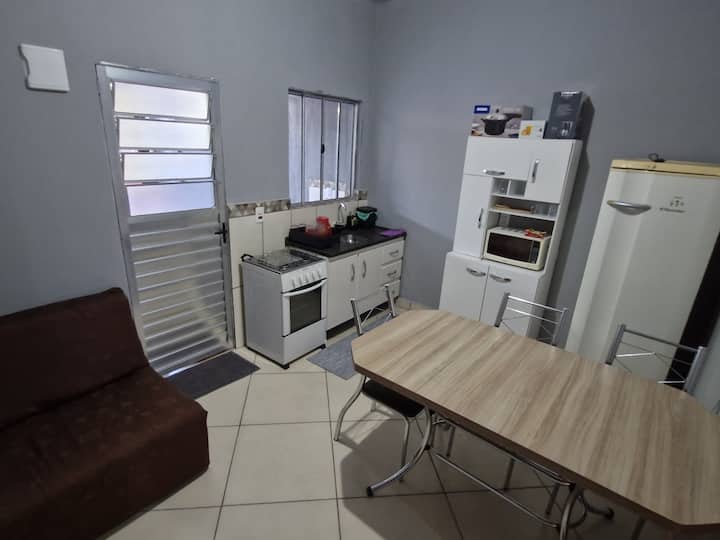 Casa Com Garagem, Sala / Cozinha E Quarto - Foz do Iguaçu
