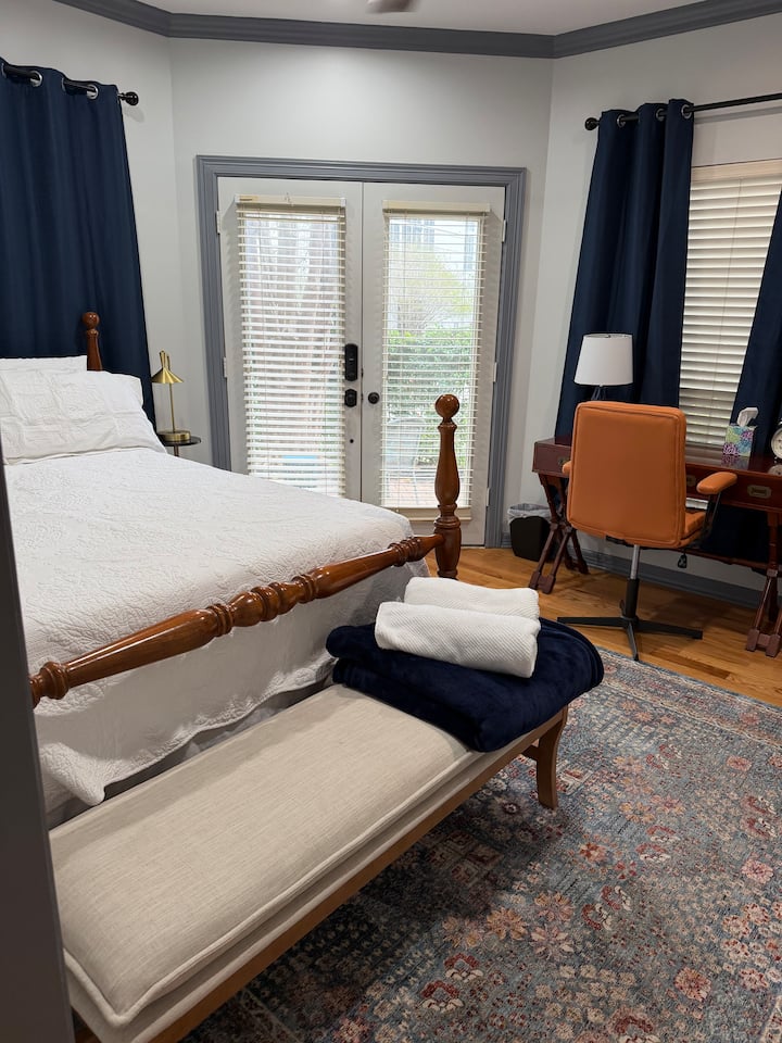 Bayou City Retreats - Bellaire, TX
