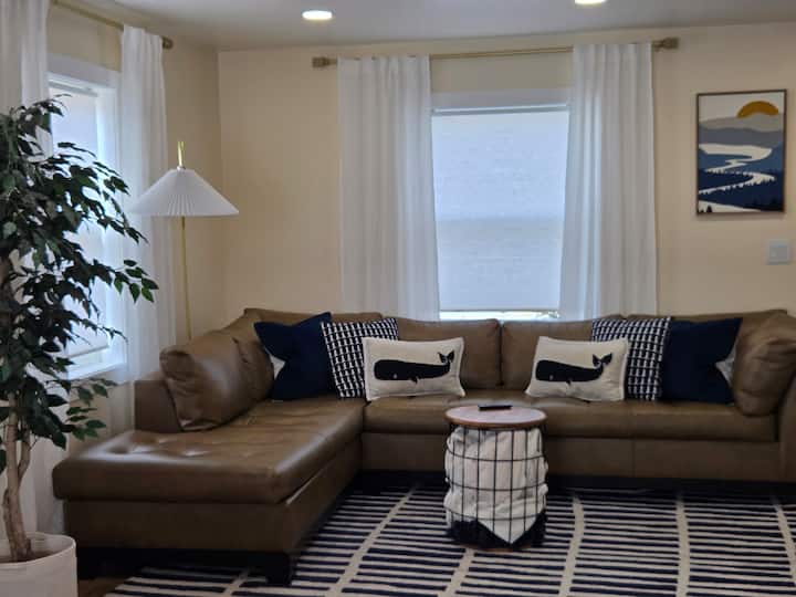 Lux Stay | Six Flags & Naval Base | Multi-unit - North Chicago, IL