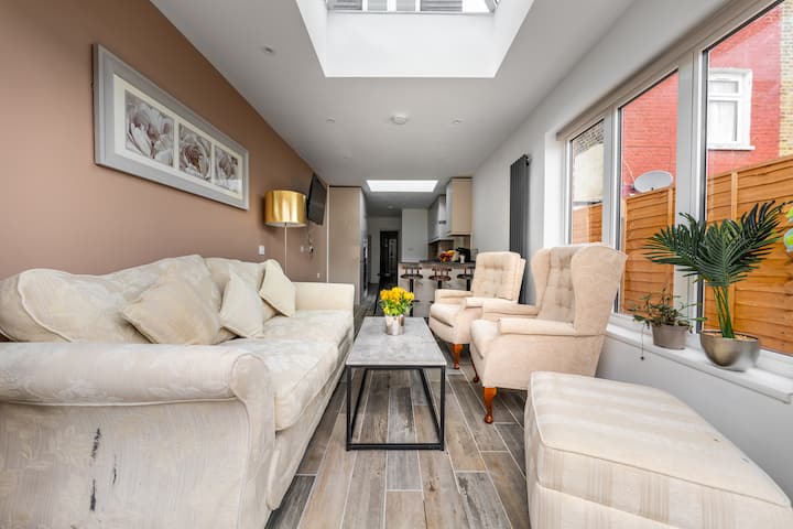 Southall Down The Road Home With Patio - Hayes