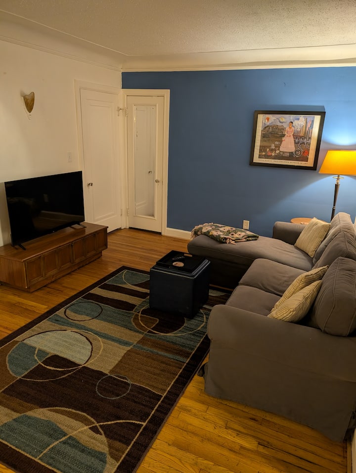 Private 2br Home + Lower Level Near Detroit - Dearborn, MI