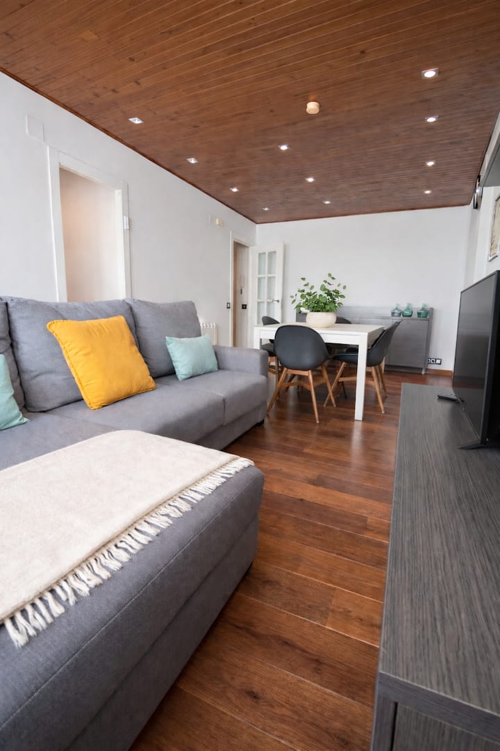Amplio Apartamento Reformado Con Parquing - Alp