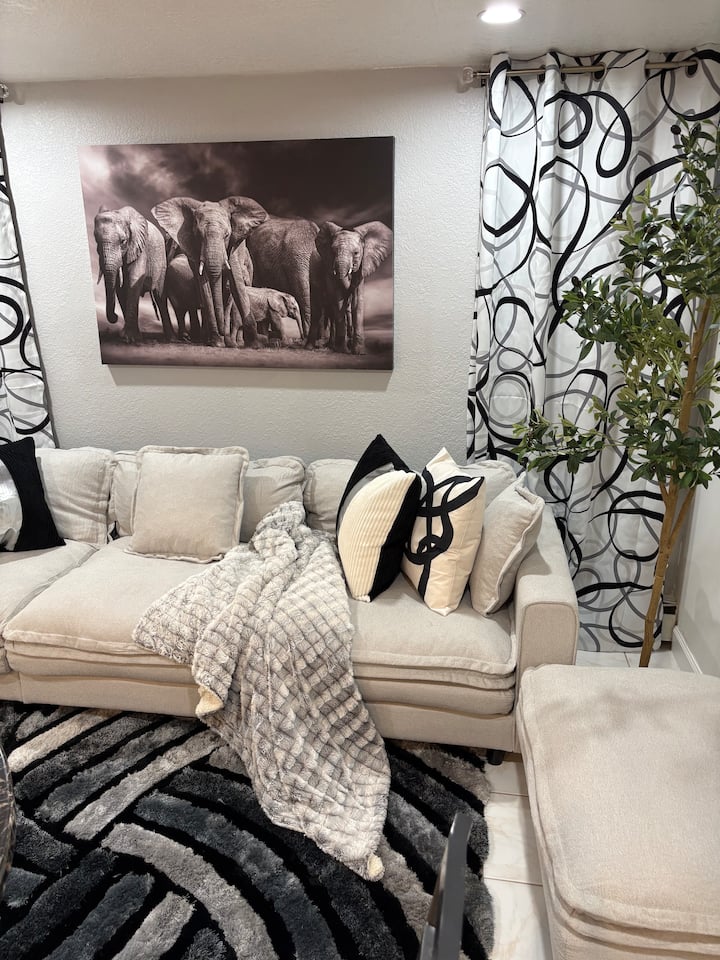 Barnes Luxury Apartment - Long Island, NY