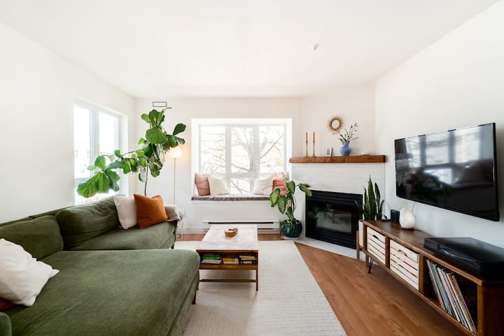 Mount Pleasant Condo · Walk To Bc Place For Fifa - Vancouver