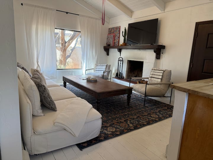 Quaint Spanish Casita In Uptown Sedona Near Trails - Sedona