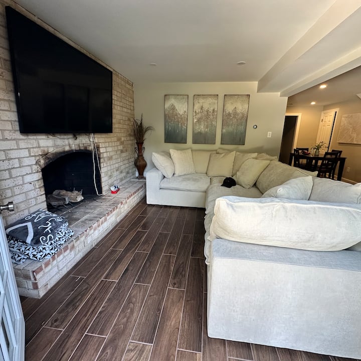 The Fredericksburg Retreat | Cozy 2br Guest Suite - Fredericksburg, VA