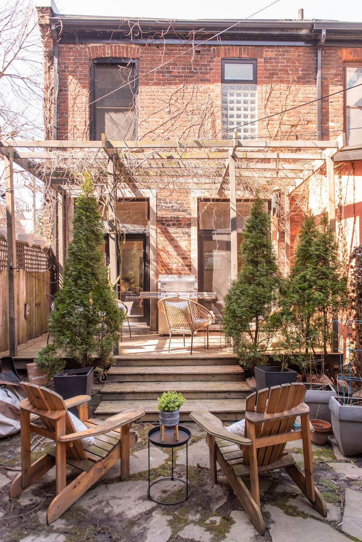 Beautiful New York Style Brownstone 3-story Home - Toronto