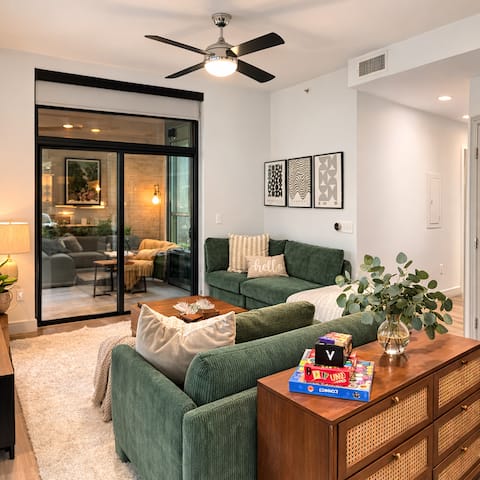 Successful Airbnb property: Pool View | Sleeps 6 | Walk to NRG | Free Parking in Medical Center Area