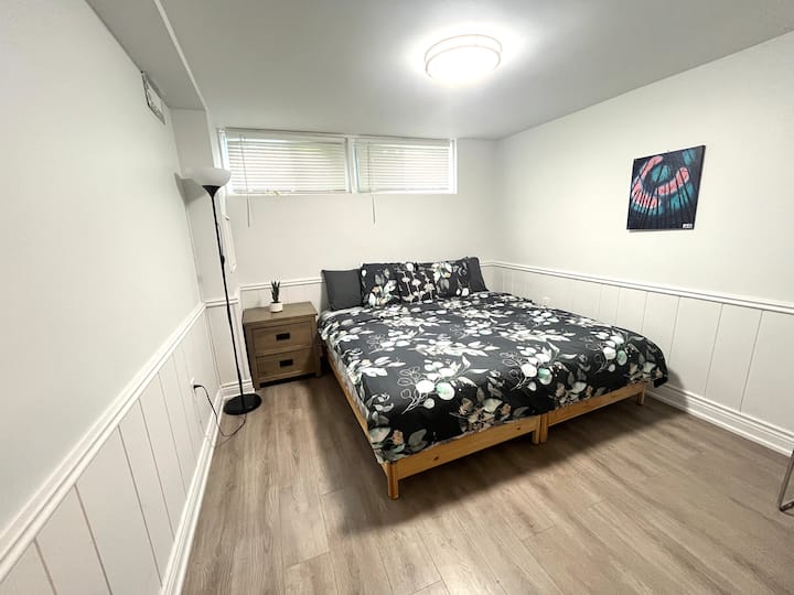 Family Home 2 Private Suites Deck & Backyard - Oshawa