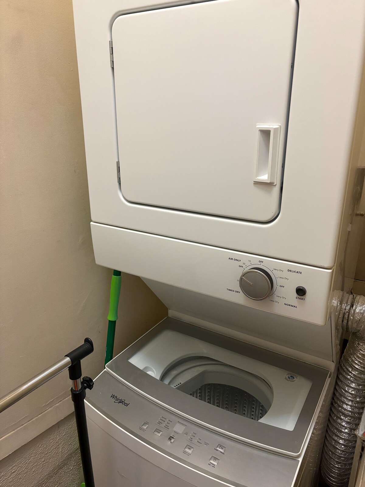 Chic & Serene NE Philly Stay l Desk + In-Unit W/D