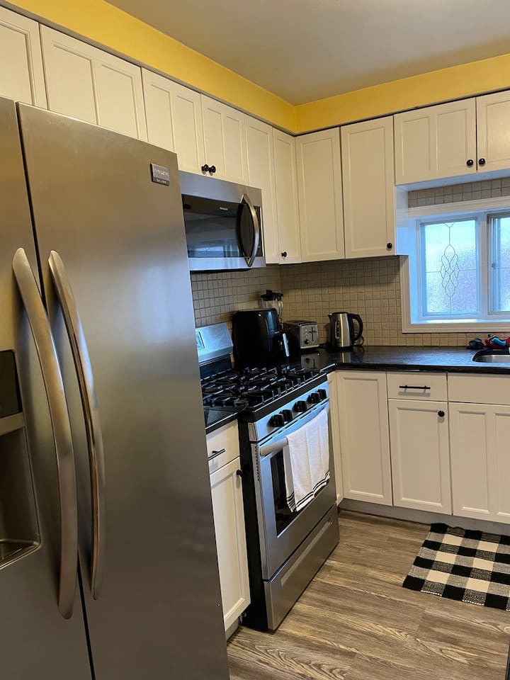 Chic & Serene NE Philly Stay l Desk + In-Unit W/D
