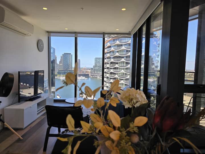 Modern Designer Apartment With Panoramic Harbour Views - Williamstown