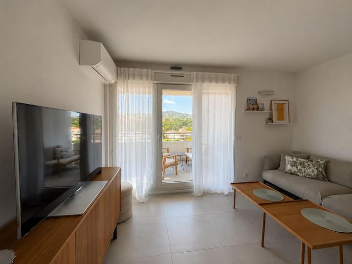 Beau T2, Balcon, Clim, Parking à 5 Min Des Plages - Antibes