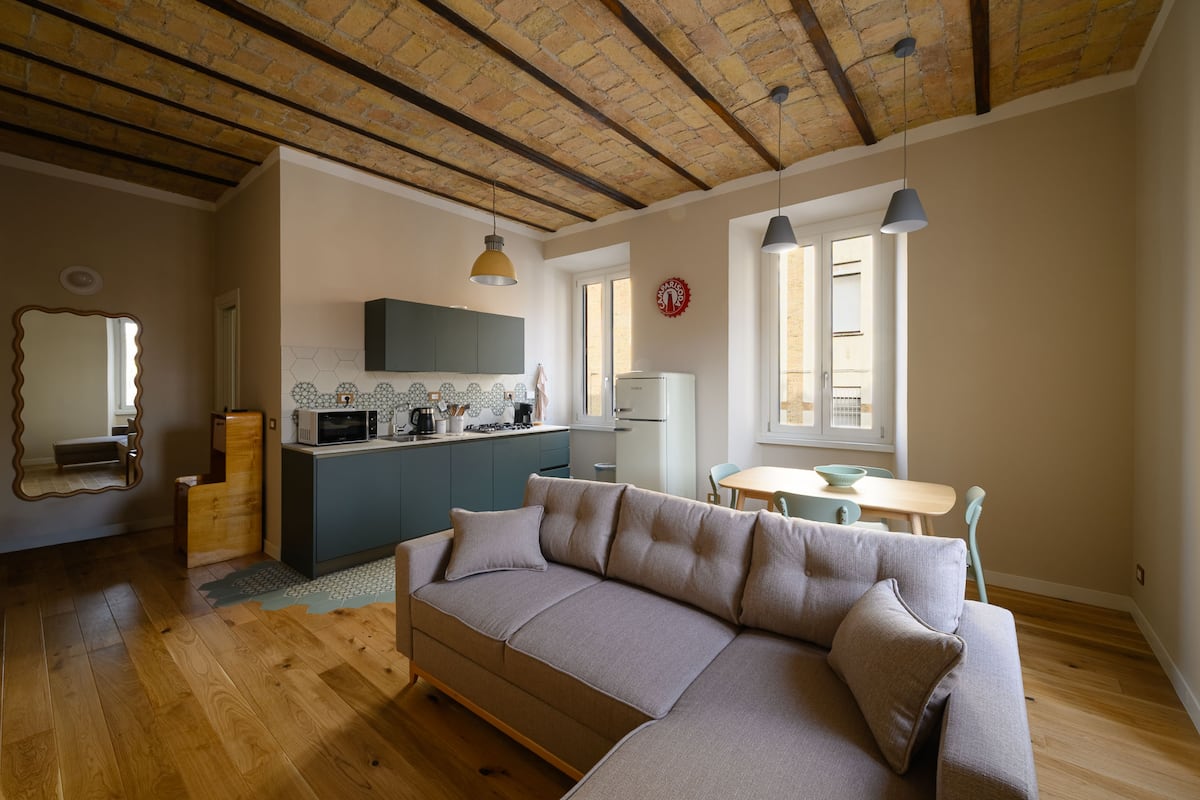 I sapori di Testaccio • Autentico loft romano per 4 persone — Salotto 5 | Casa vacanze LovedHomes a Roma