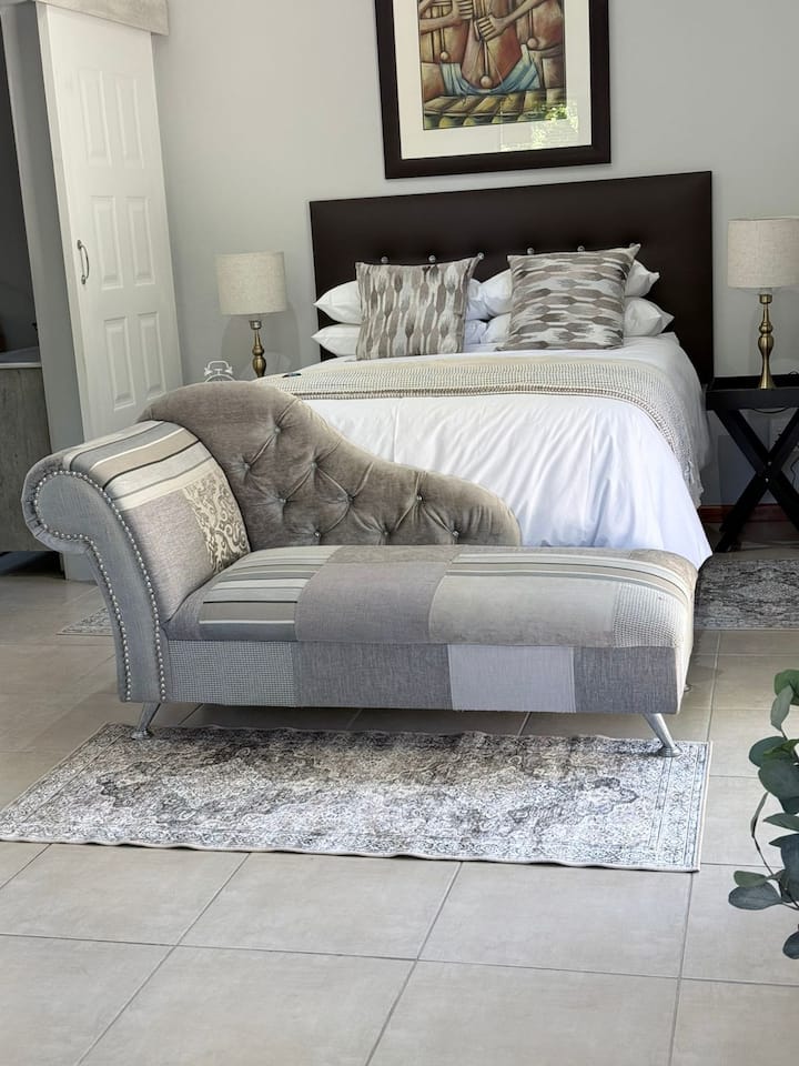 Modern And Stylish Bachelor Flat. - Burgersdorp