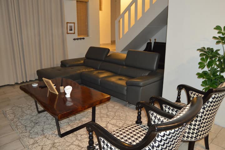 Spacious 2-bedroom Retreat Unit 2, Highlands North - Johannesburg
