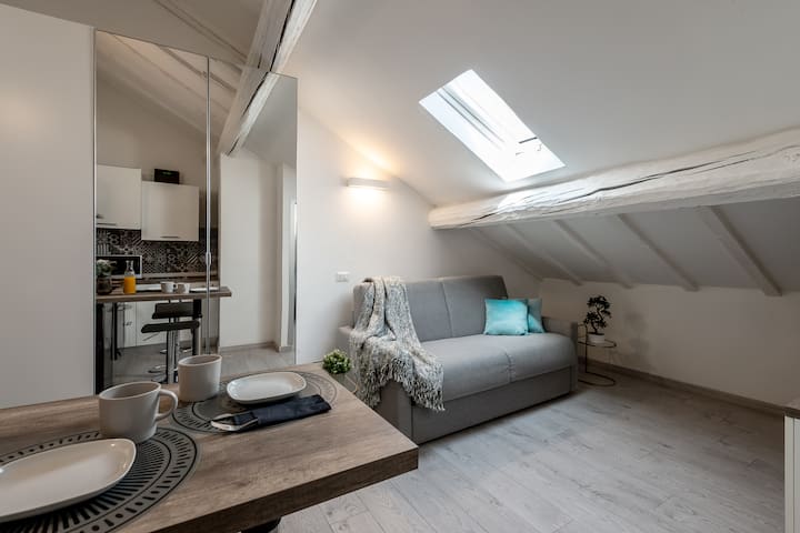 Stayeasy Garibaldi• Attic Studio Apartment - Milaan
