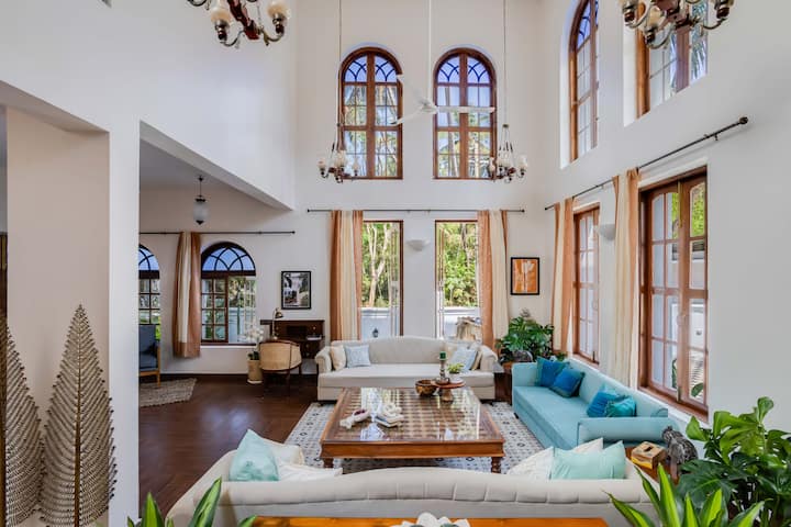 Living room image 4