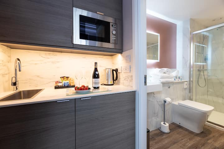 Master Studio (With Kitchenette) - Linlithgow