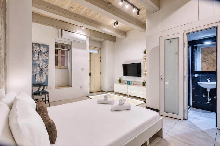 Charming 1-bed In Historic Valletta By Sf Homes - Valletta