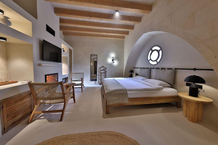 Luxury Stone Cave Room With Fireplace & Bathtub - Cappadocia, Turchia