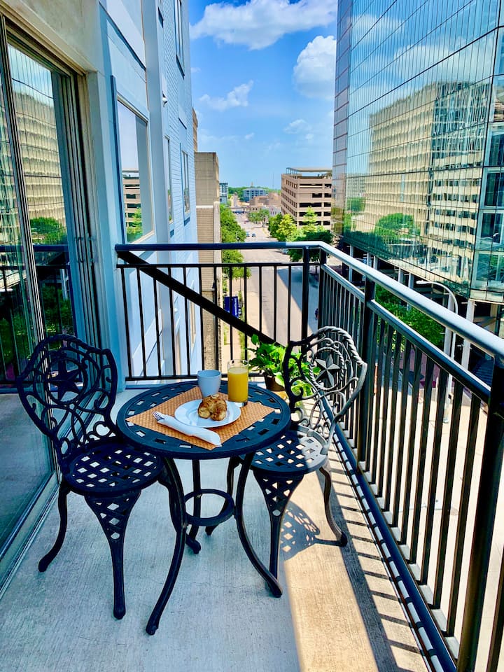 Downtown Modern Loft, Quiet, Private, Pets Ok - Austin