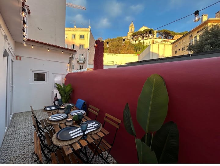 Simpática Vila Com Pátio No Centro Histórico - Lissabon