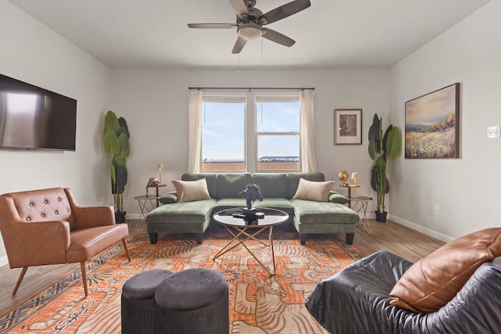 Spacious 3br Retreat W Backyard & Dining Lounge - Lockhart State Park, Lockhart