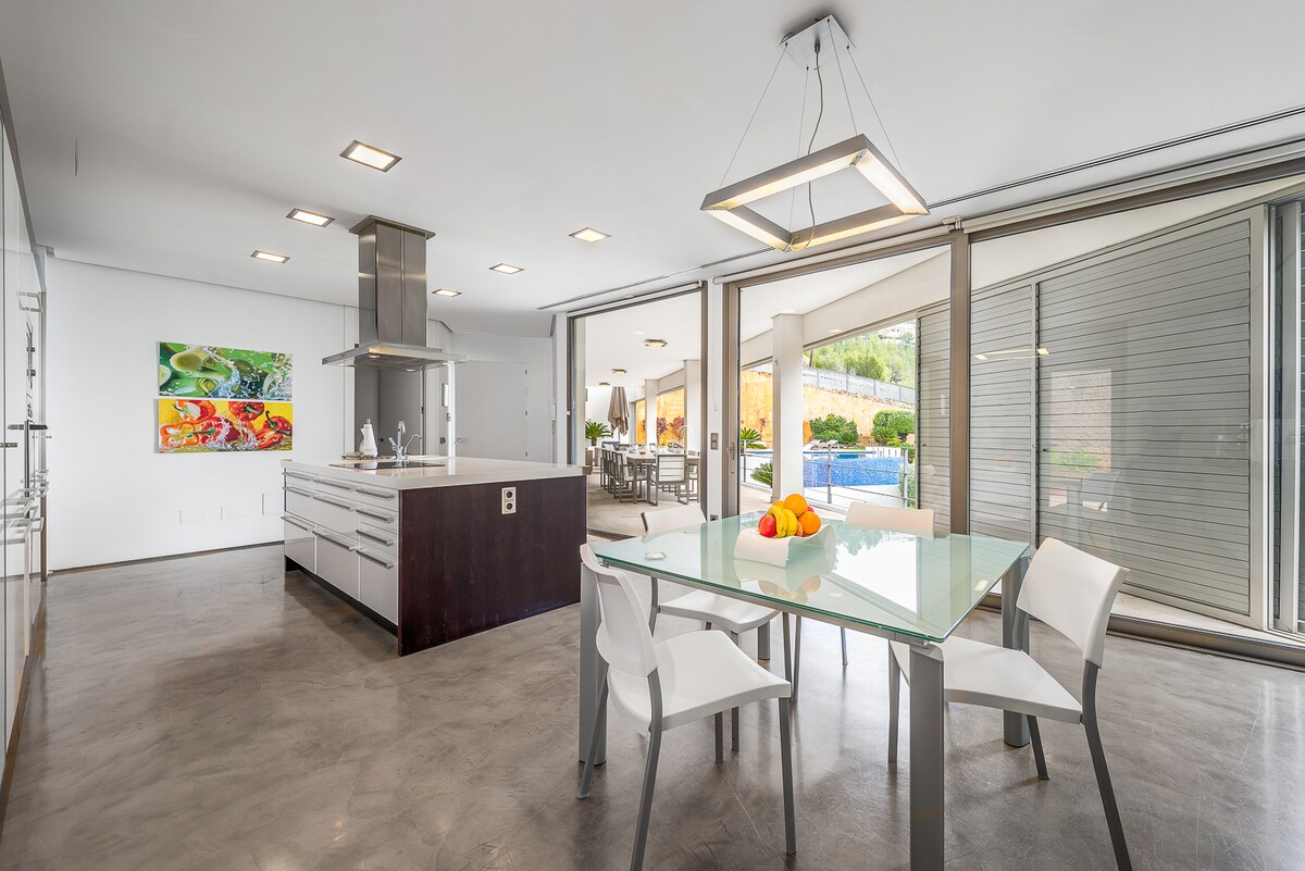 Villa Kania Son Vida with infinity pool & wide view 4