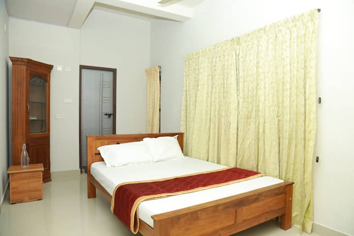 Deluxe Non A/c With Attached Bathroom. - Guruvayur