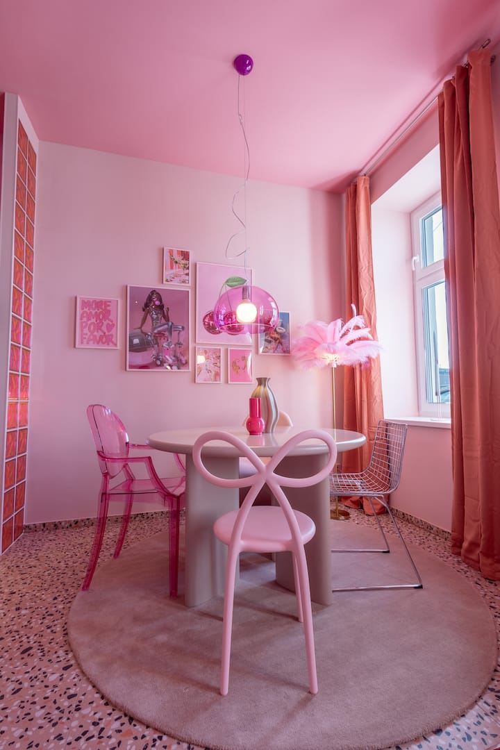 josef's home | Pink Paradise Apartment - Serviced apartments for