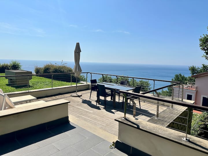 Terrazza Panoramica Con Vista Isola A Bergeggi - Bergeggi